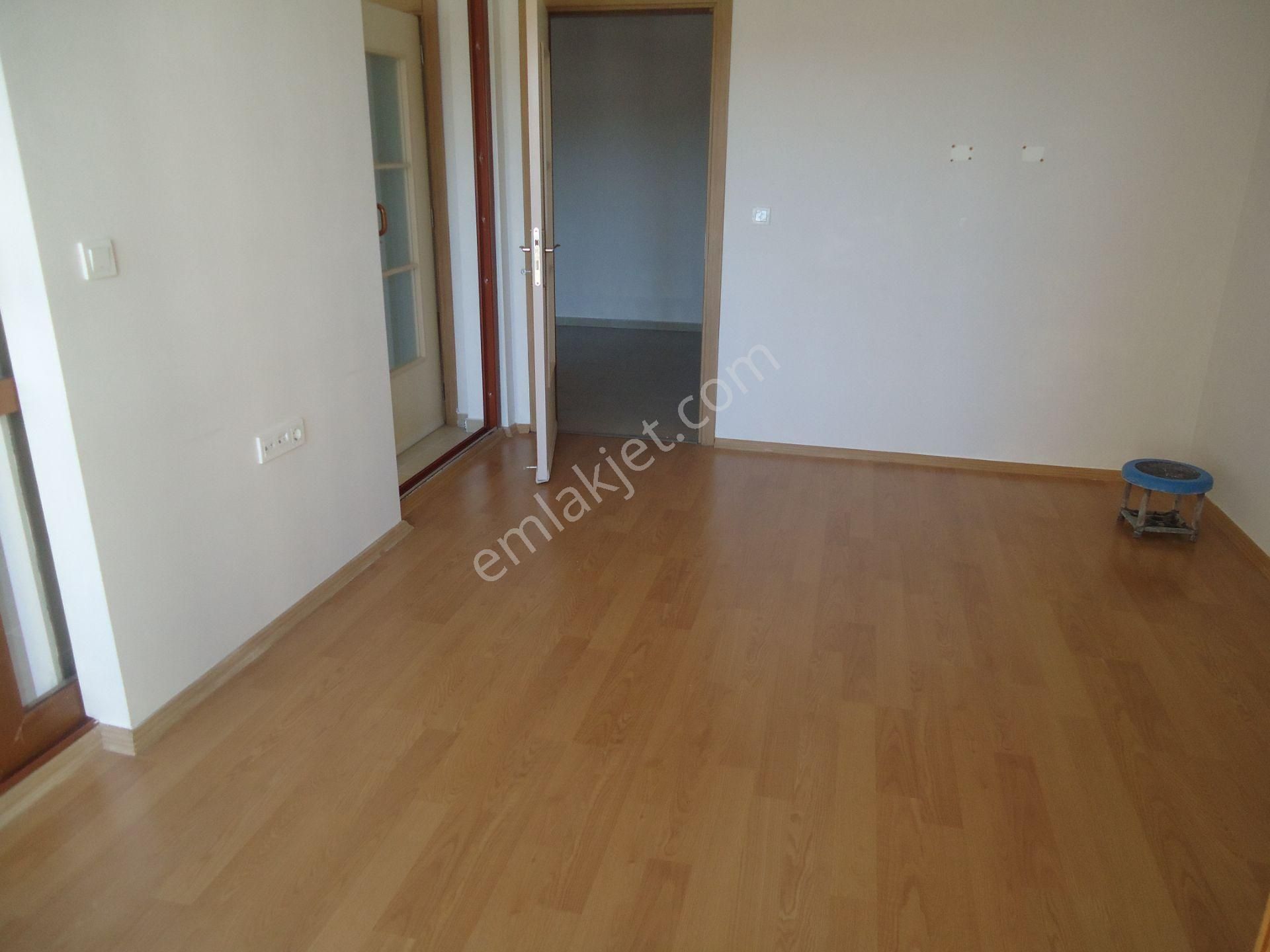 Krc'den Merkezi Konumda Manzaralı Kiralık 4+1 Daire - Görsel 10