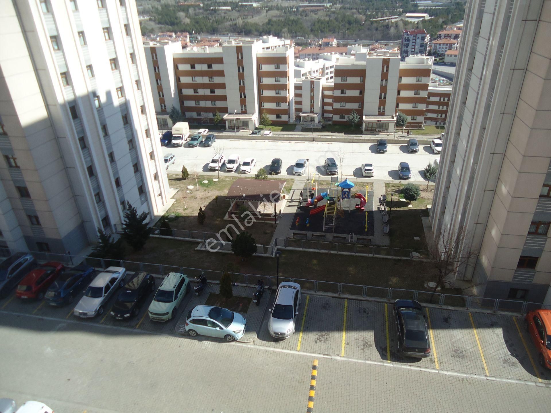 Krc'den Merkezi Konumda Manzaralı Kiralık 4+1 Daire - Görsel 25