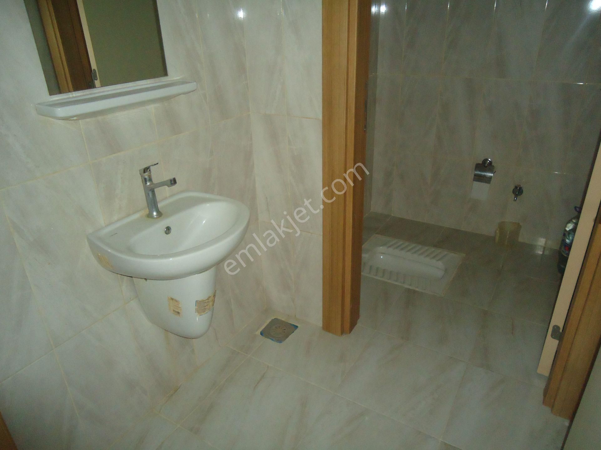 Krc'den Merkezi Konumda Manzaralı Kiralık 4+1 Daire - Görsel 23