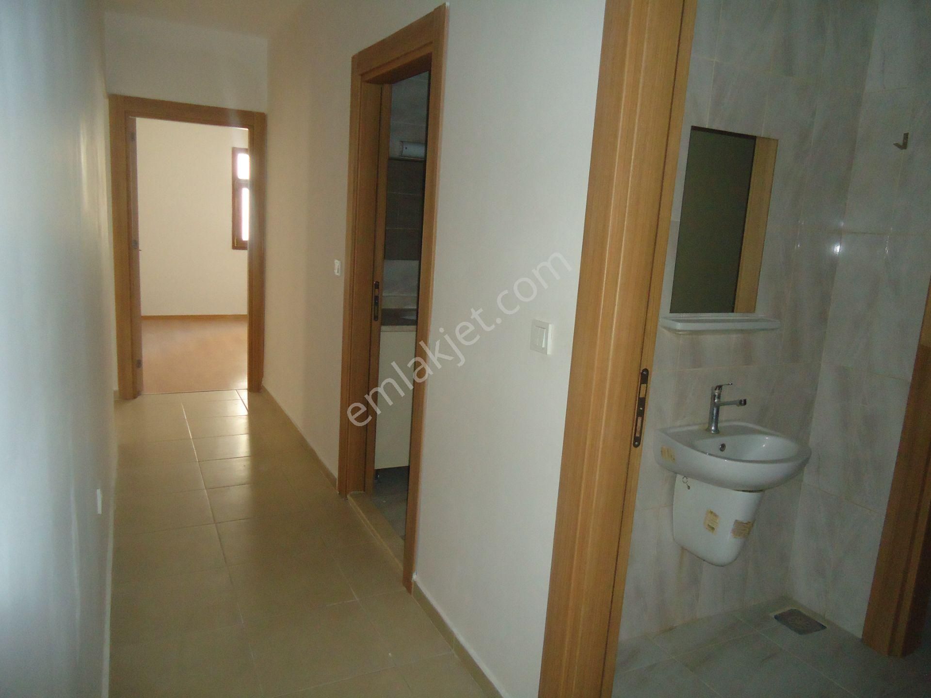 Krc'den Merkezi Konumda Manzaralı Kiralık 4+1 Daire - Görsel 17