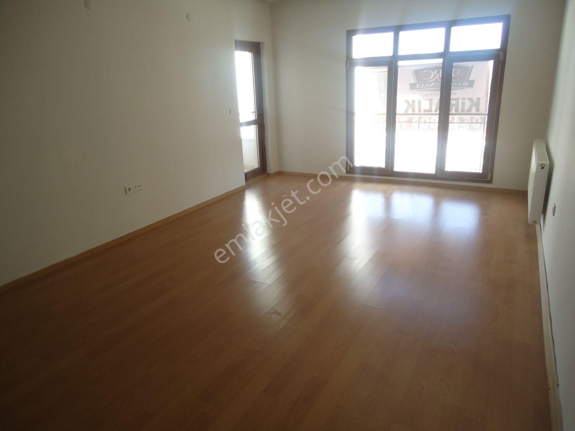 Krc'den Merkezi Konumda Manzaralı Kiralık 4+1 Daire - Görsel 14