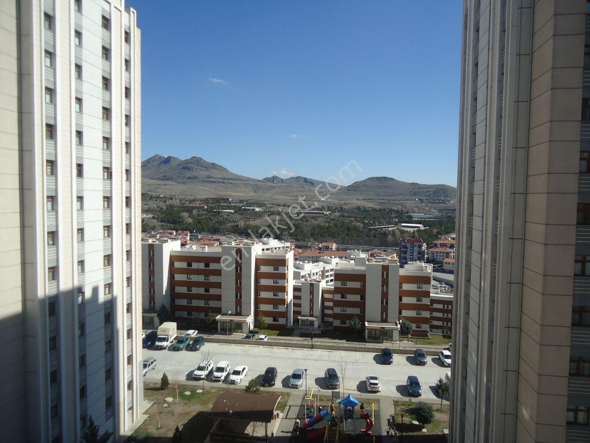Krc'den Merkezi Konumda Manzaralı Kiralık 4+1 Daire - Görsel 27