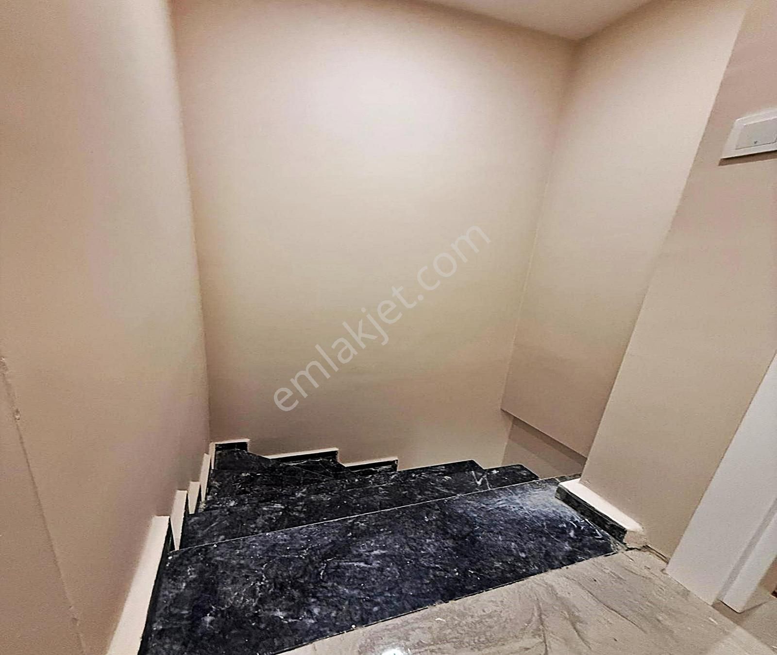 Üsküdar Cengelköyde Boğaz Manzaralı 3+1 Villa Tipi Dubleks - Görsel 2