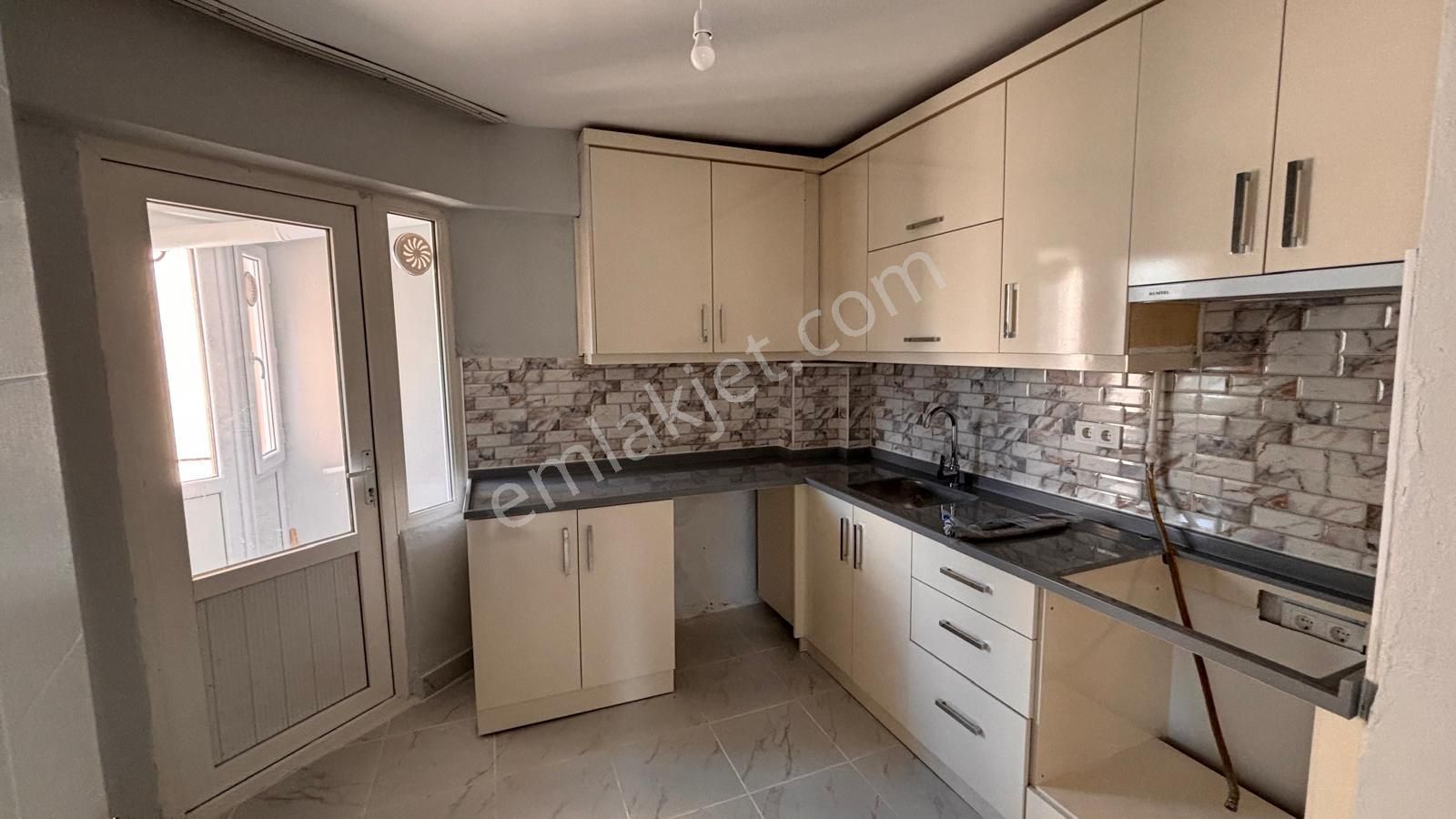 Esentepe Mahallesi Tuna Caddesi Üstü 3+1 Arakat Daire