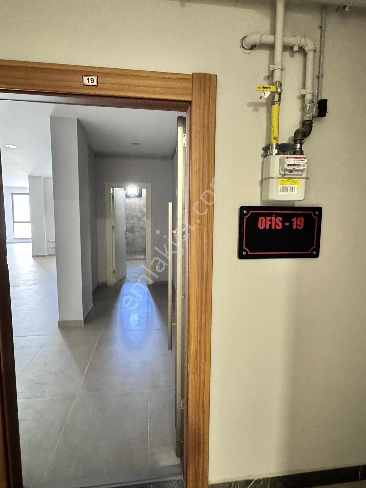 Sultanbeyli Aslan Plazada Prestijli Konumda Kiralık Ofis - Görsel 28