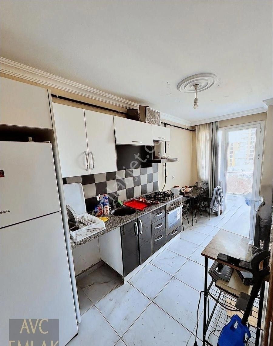 Cumhuriyet Mahallesi'nde Göl Manzaralı 10. Kat Satılık 3+1 Daire - Görsel 2