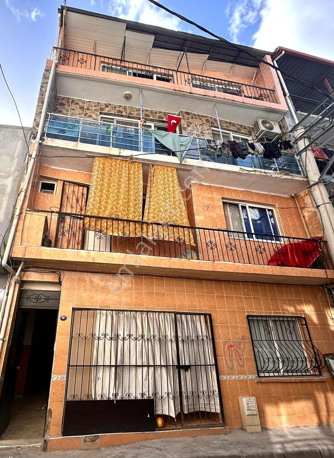 Bornova Yeşilova'da 2+1 Satılık Daire