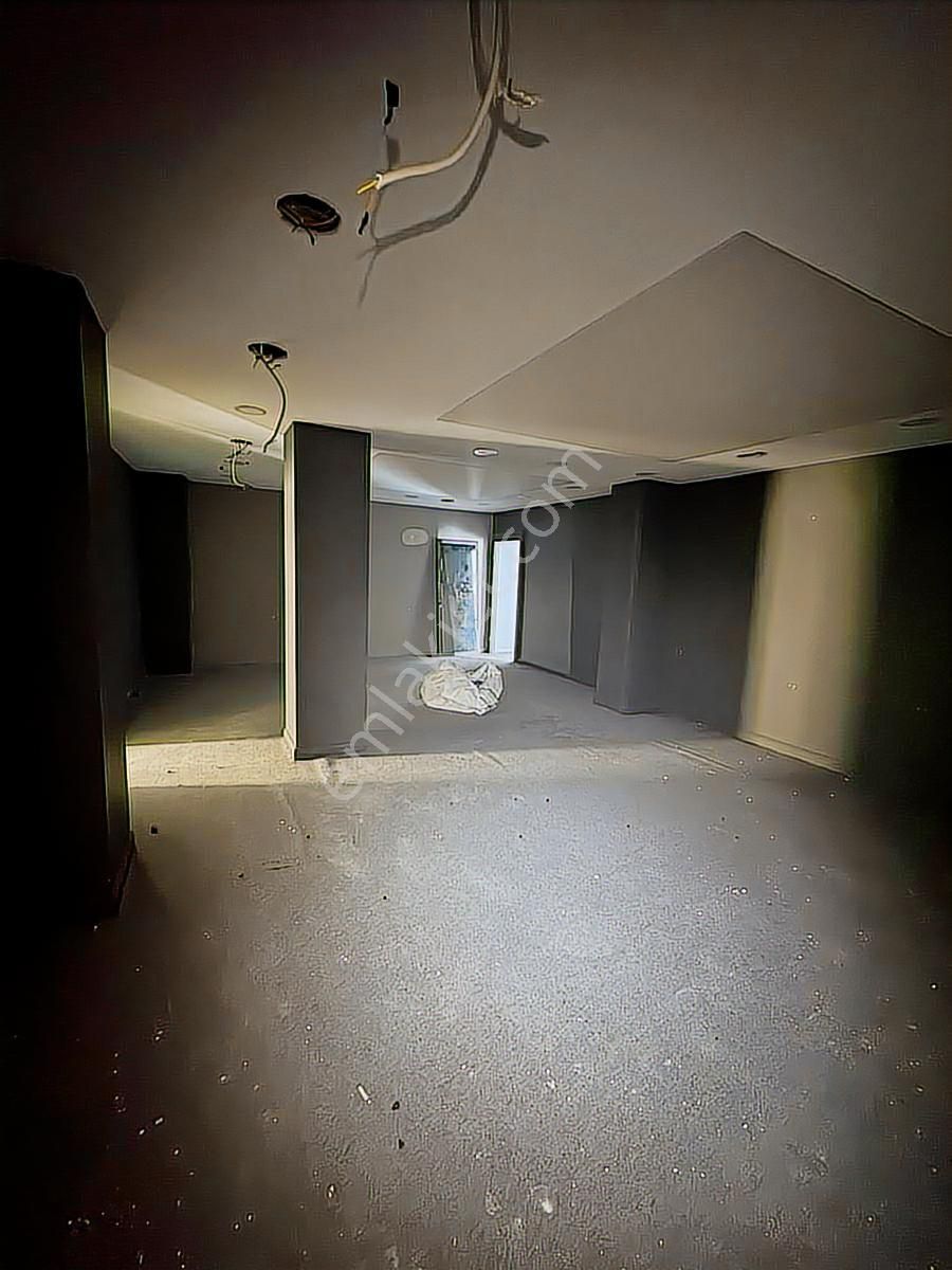 Laleli Tramvay Manzaralı Kiralık 250 M2 Ofis Magaza - Görsel 2