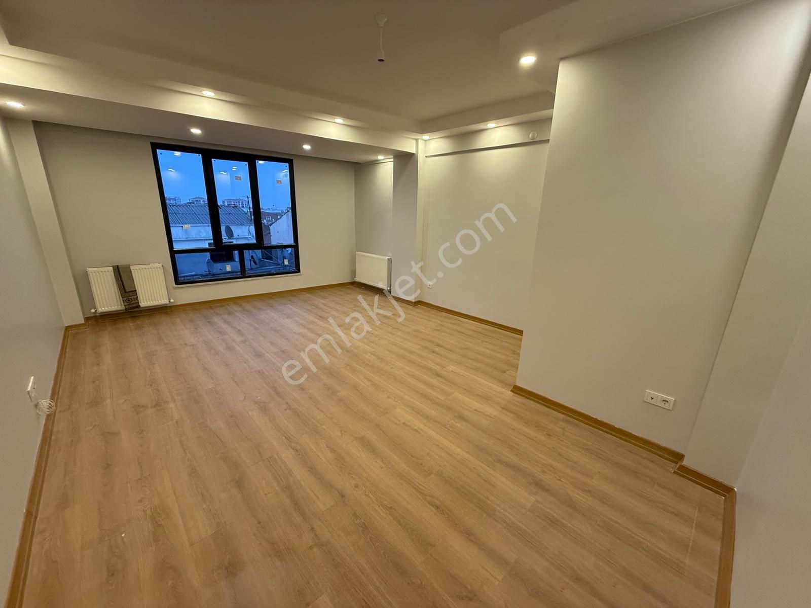 Zeytinburnu Beştelsiz Mahallesinde 130m2 3+1 Kiralık Sıfır Daire