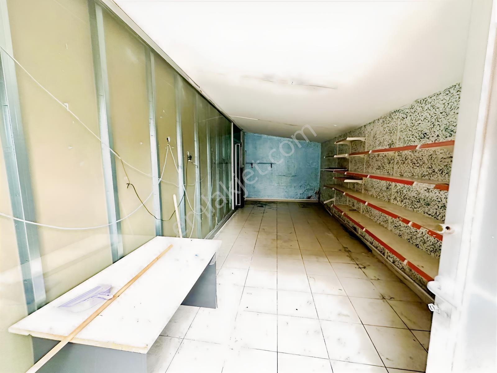Çekmeköy Merkezçavuşbaşı, Merkezi Lokasyonda 25 M2 Kiralık Depo