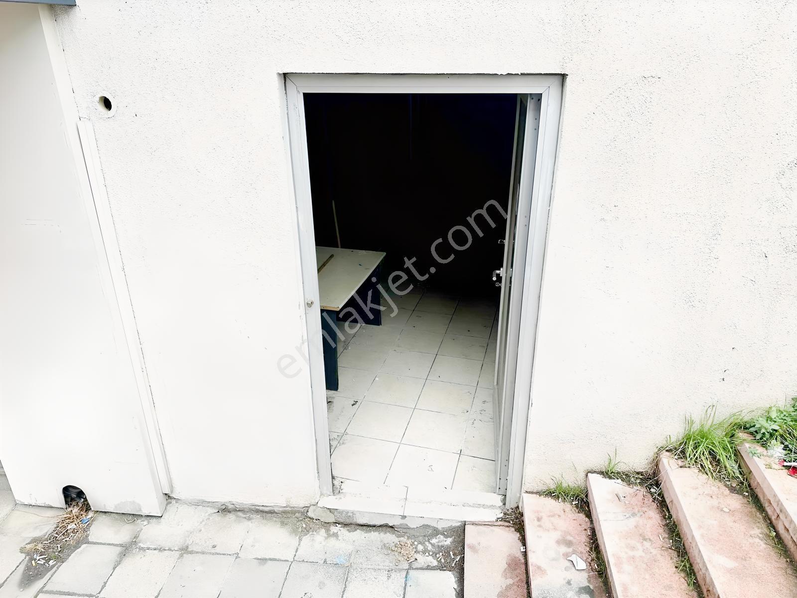 Çekmeköy Merkezçavuşbaşı, Merkezi Lokasyonda 25 M2 Kiralık Depo - Görsel 2