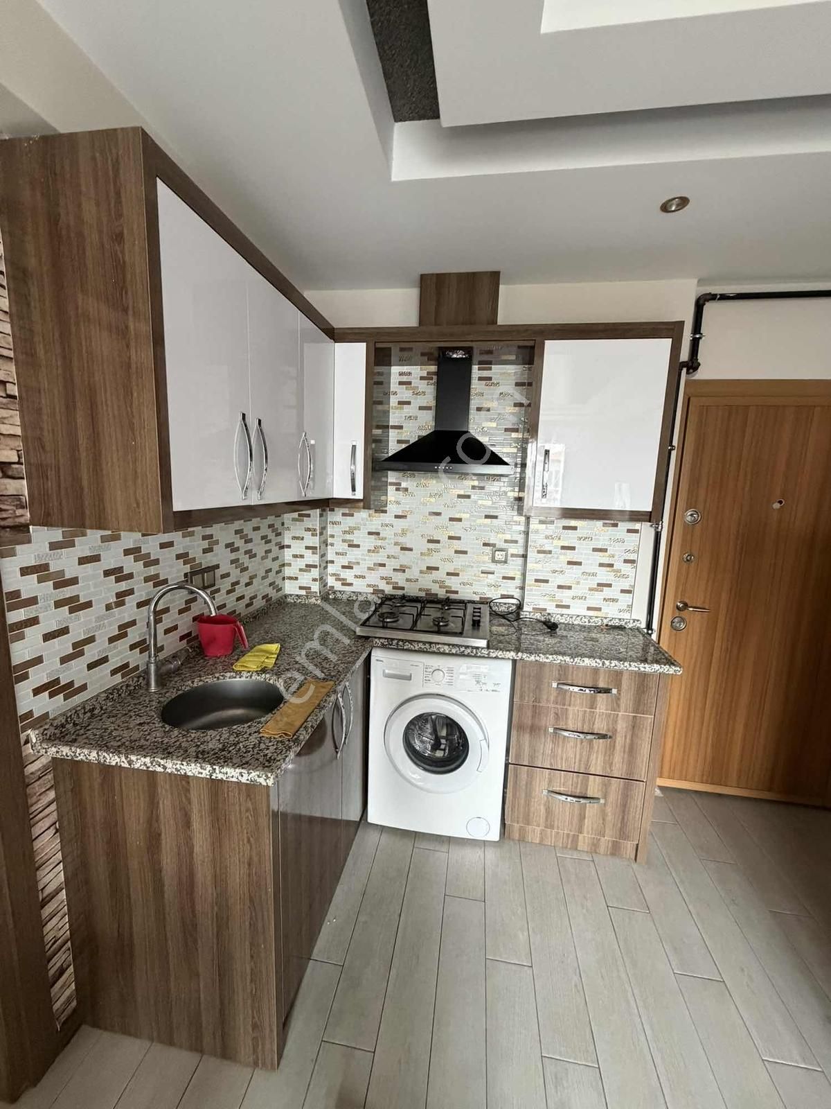 Üniversiteye Yakın Depozitosuz Ara Kat Balkonlu Klimalı Apart - Görsel 3