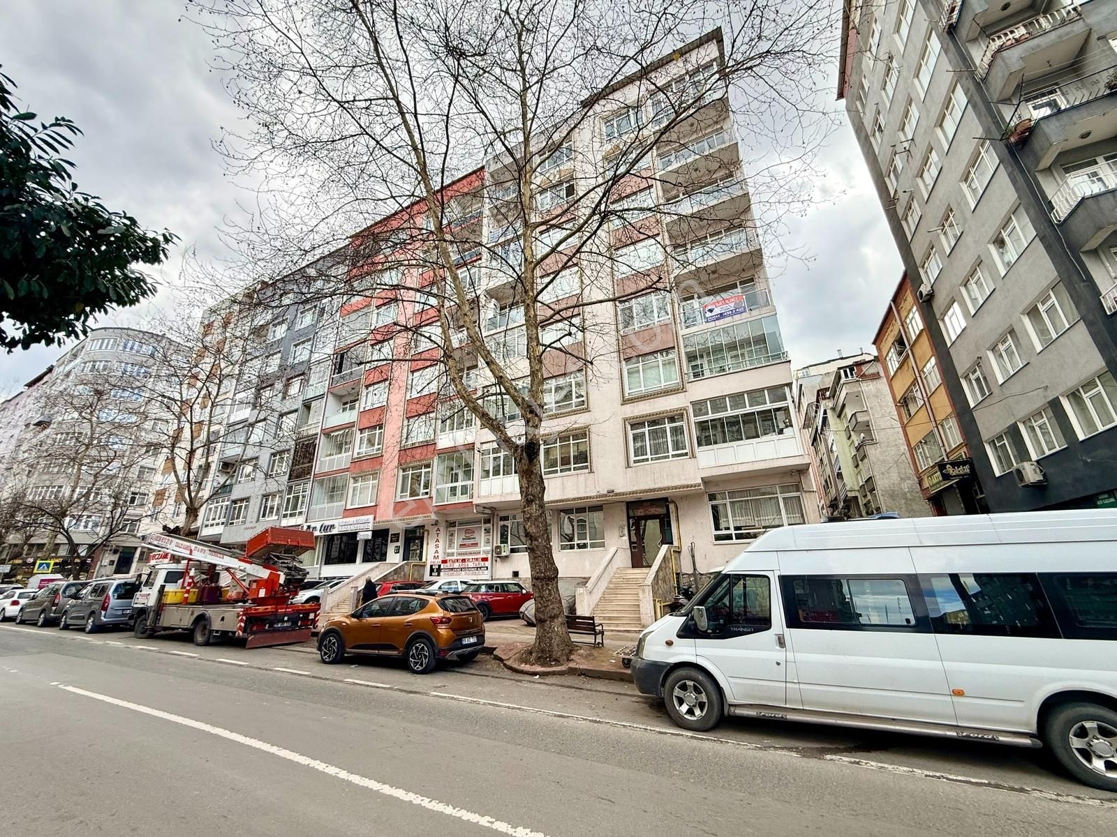 100.yıl Bulvarına Cephe Masrafsız Geniş 2+1 Satılık Daıre