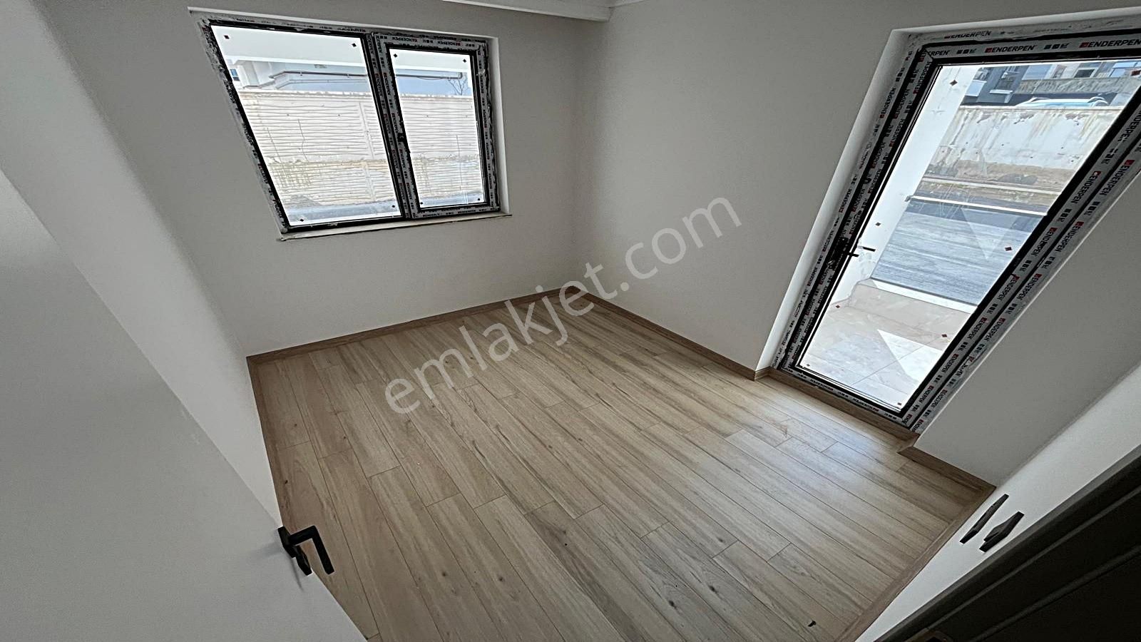 Yenikent Emlak'tan Ultra Lüx Yerden Isıtma Şok Fiyat 2+1 Daire - Görsel 33