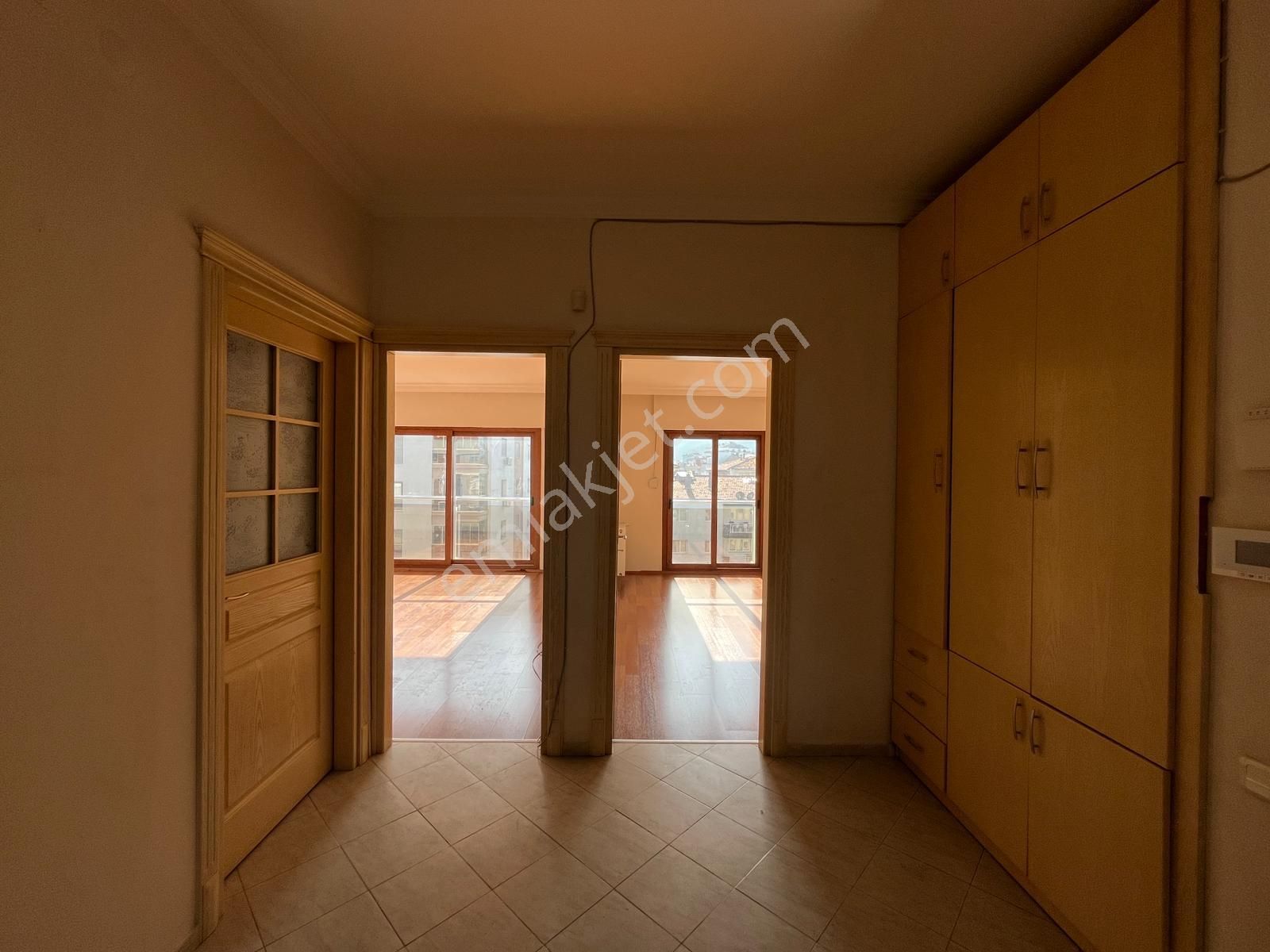 Narlıdere Yenikale Mahallesinde Geniş Ve Ferah 3+1 Kiralık Daire - Görsel 5