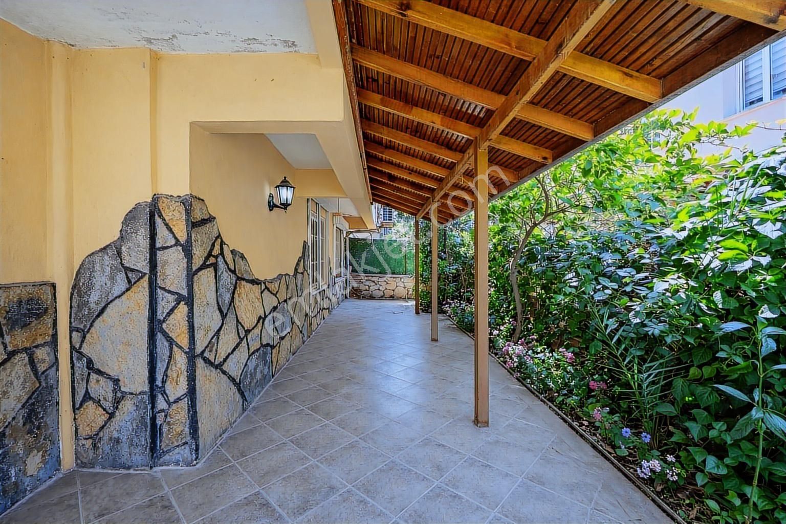 Urla Çamlıçay Mahallesi Brt Gayrimenkulden Fırsat Villa - Görsel 7