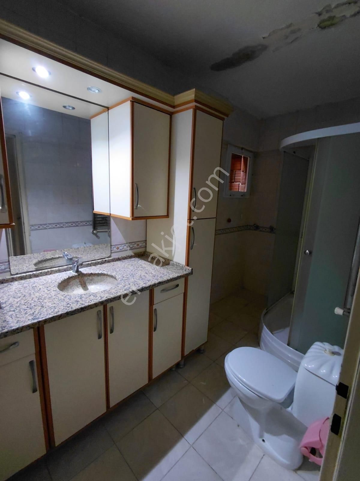 Zaimağa Caddesinde 2+1 Doğalgazlı Asansörlü