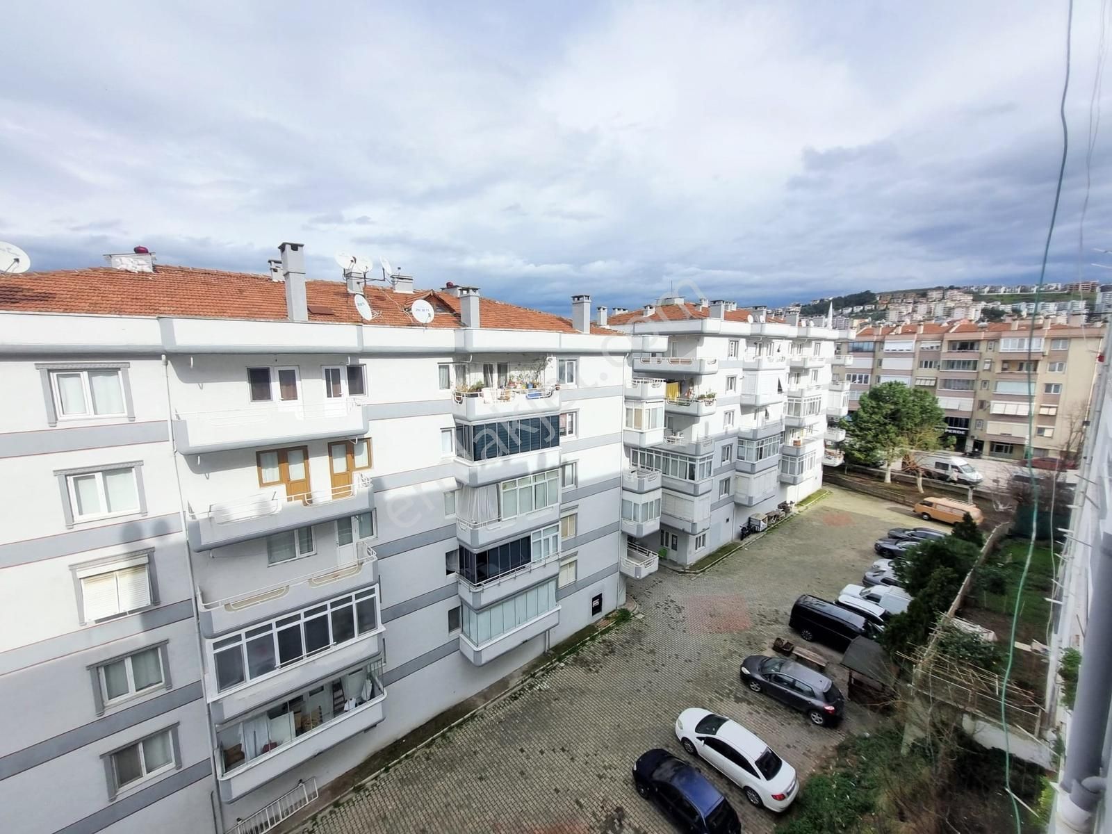 Güzelyalı Yalı Mah. Merkezi Konumda Satılık 2+1 Daire