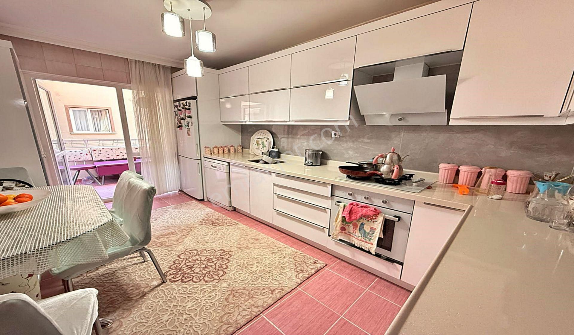 Kanuni Genç Osman Lisesi Yakını Katta Asansörlü Geniş Daire - Görsel 3