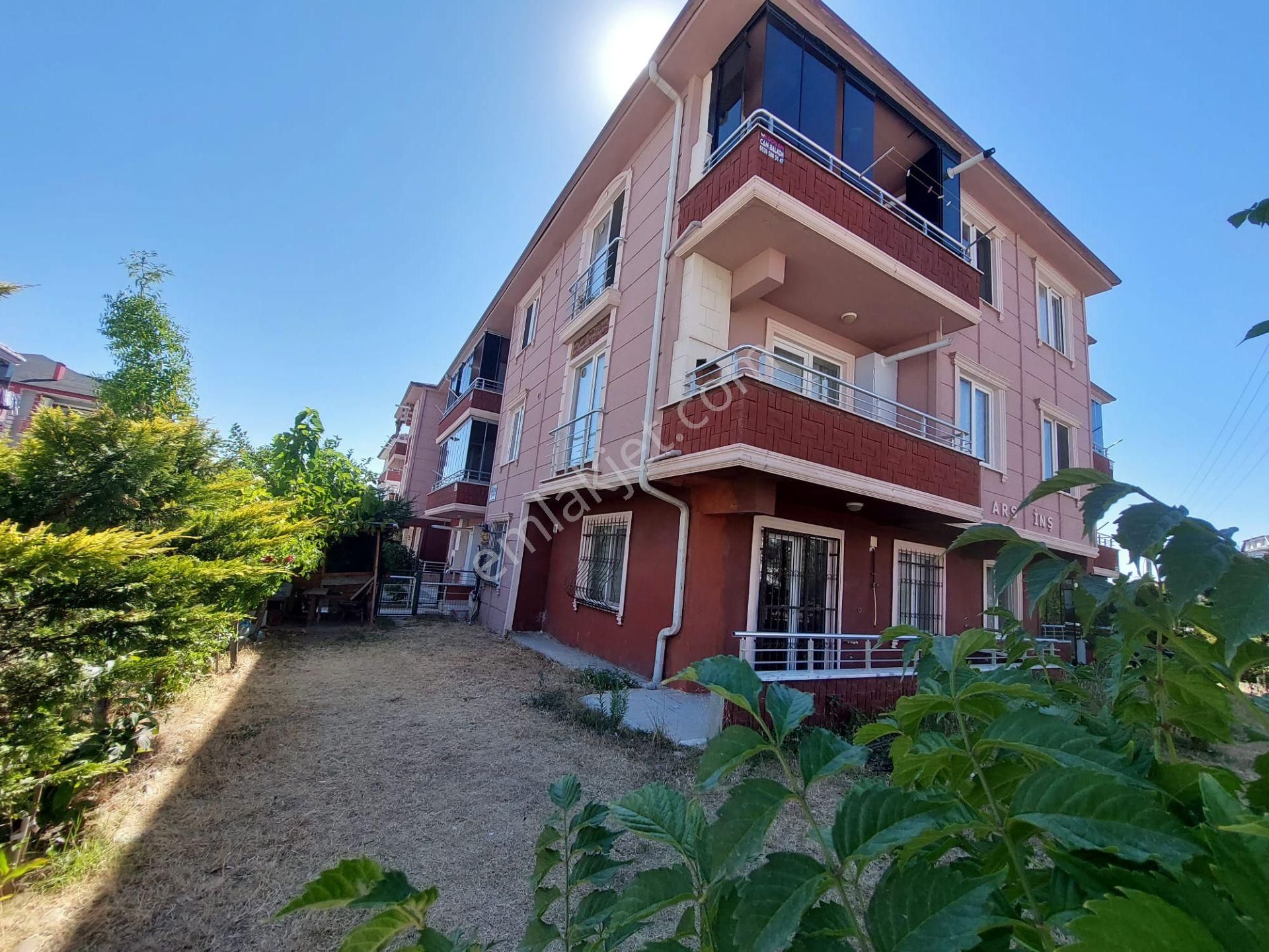 Karasu Çağdaş Mevkii Eşyalı Cambalkonlu Denize Yakın 1+1 Satılık