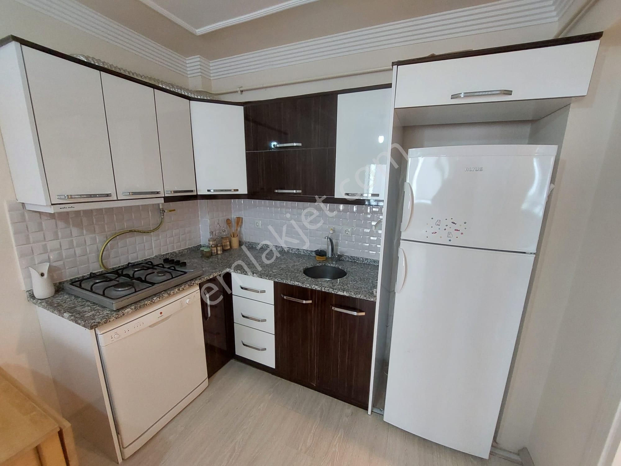 Karasu Çağdaş Mevkii Eşyalı Cambalkonlu Denize Yakın 1+1 Satılık - Görsel 11