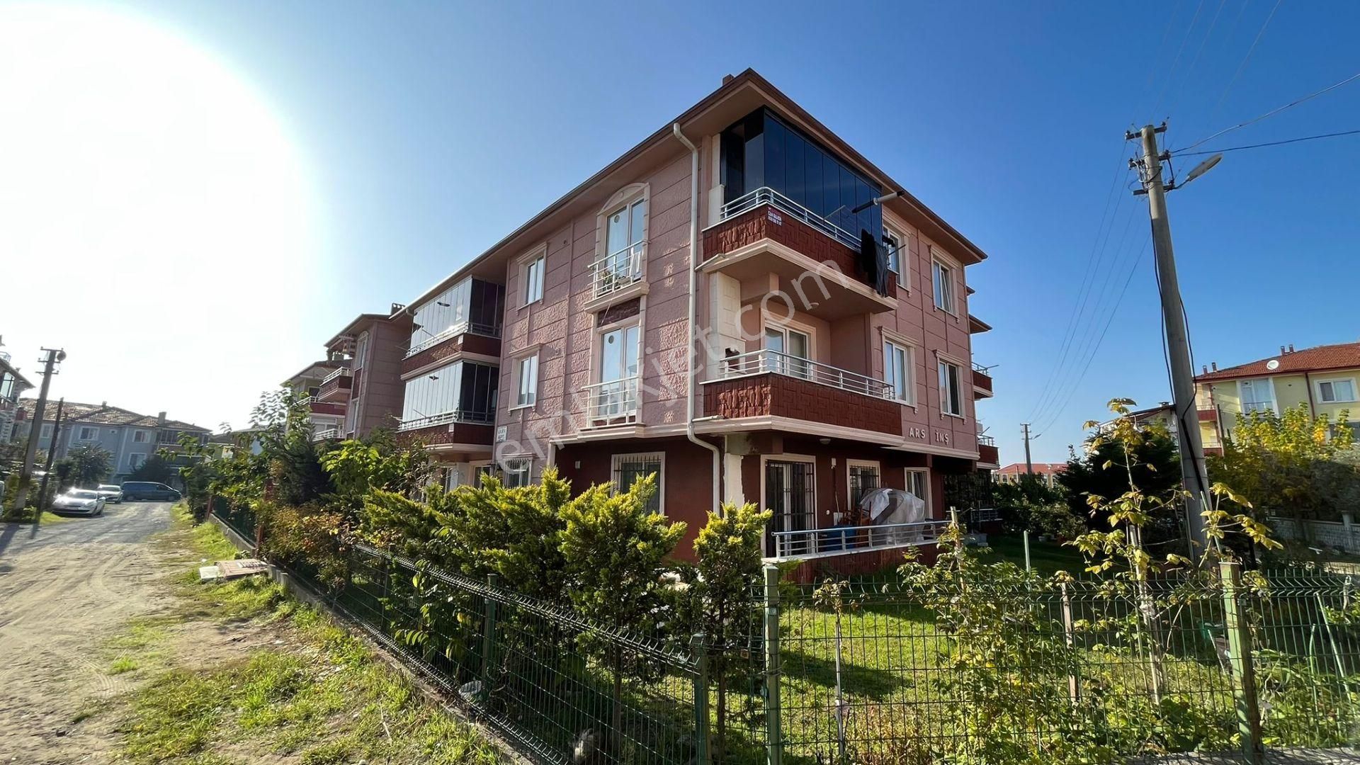 Karasu Çağdaş Mevkii Eşyalı Cambalkonlu Denize Yakın 1+1 Satılık - Görsel 2
