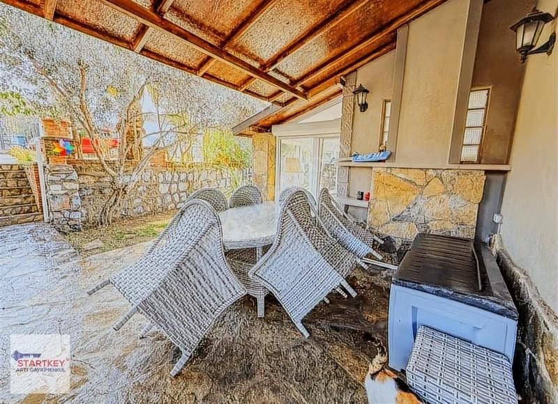 Urla Bademler Hekimköy Sitesinde Satılık 3+1 Müstakil Villa