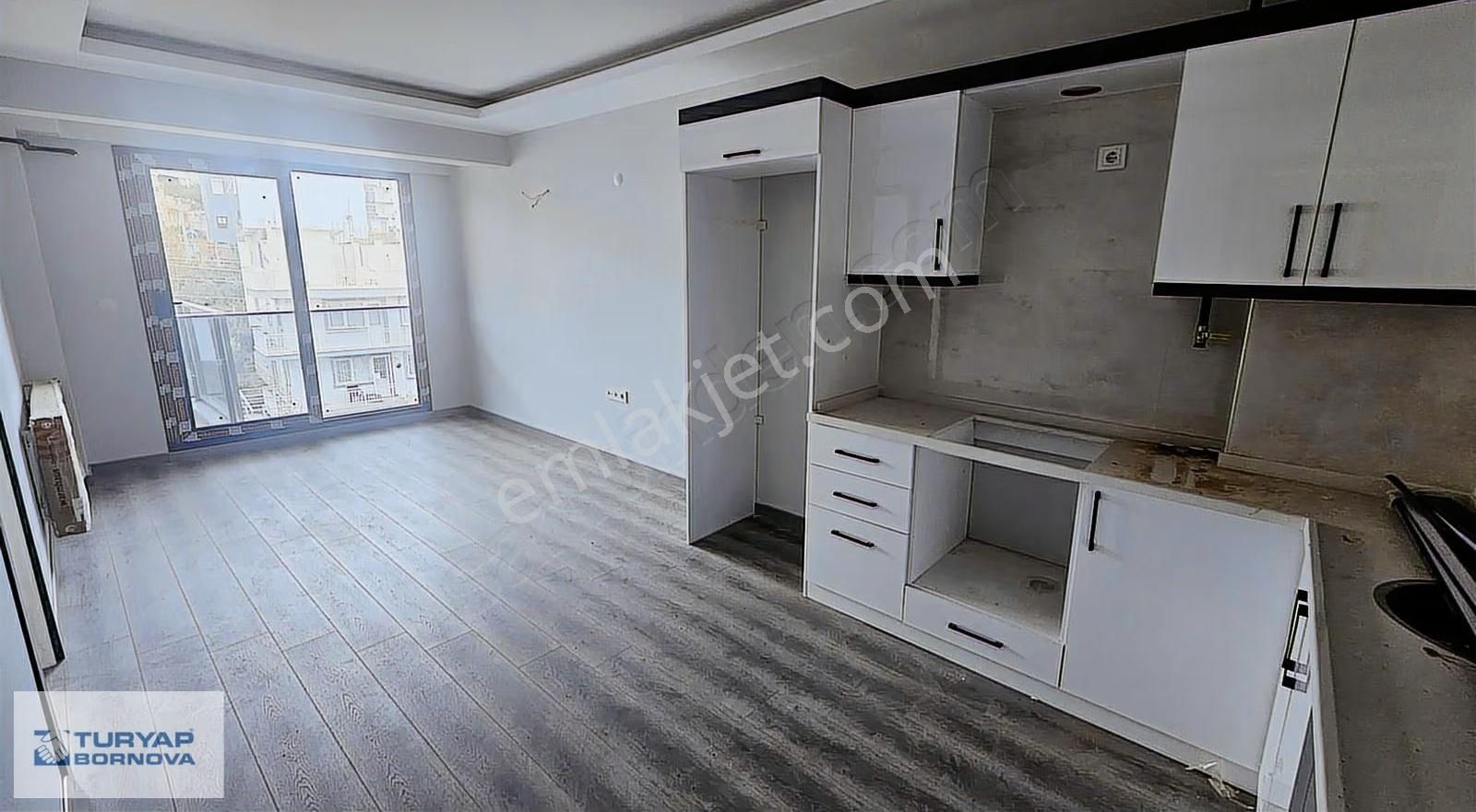 Bornova İnönü Mahallesi'nde Sıfır Binada Satılık 1+1 Daire