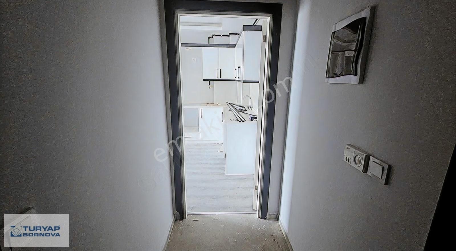 Bornova İnönü Mahallesi'nde Sıfır Binada Kiralık 1+1 Daire - Görsel 14