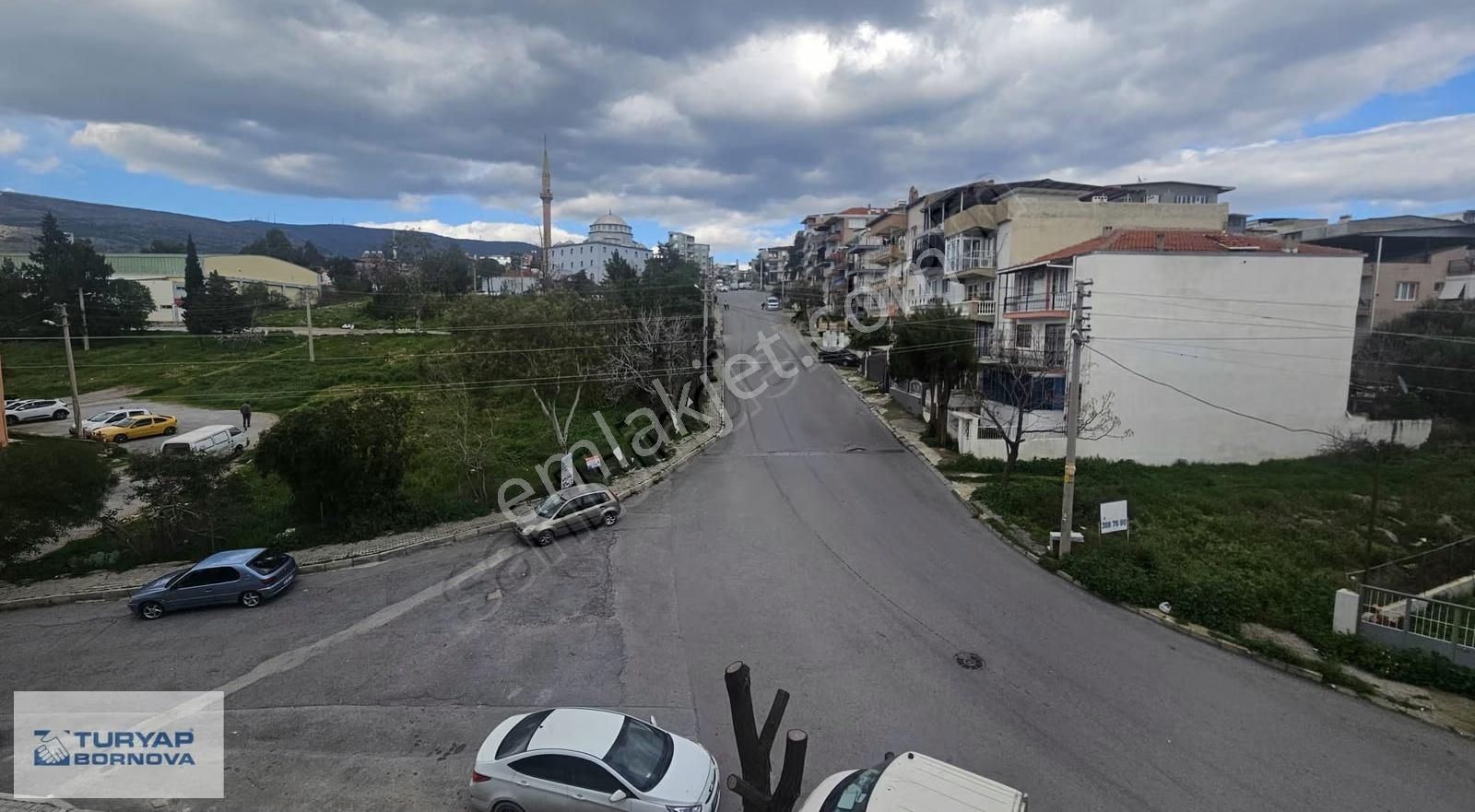 Bornova İnönü Mahallesi'nde Sıfır Binada Kiralık 1+1 Daire