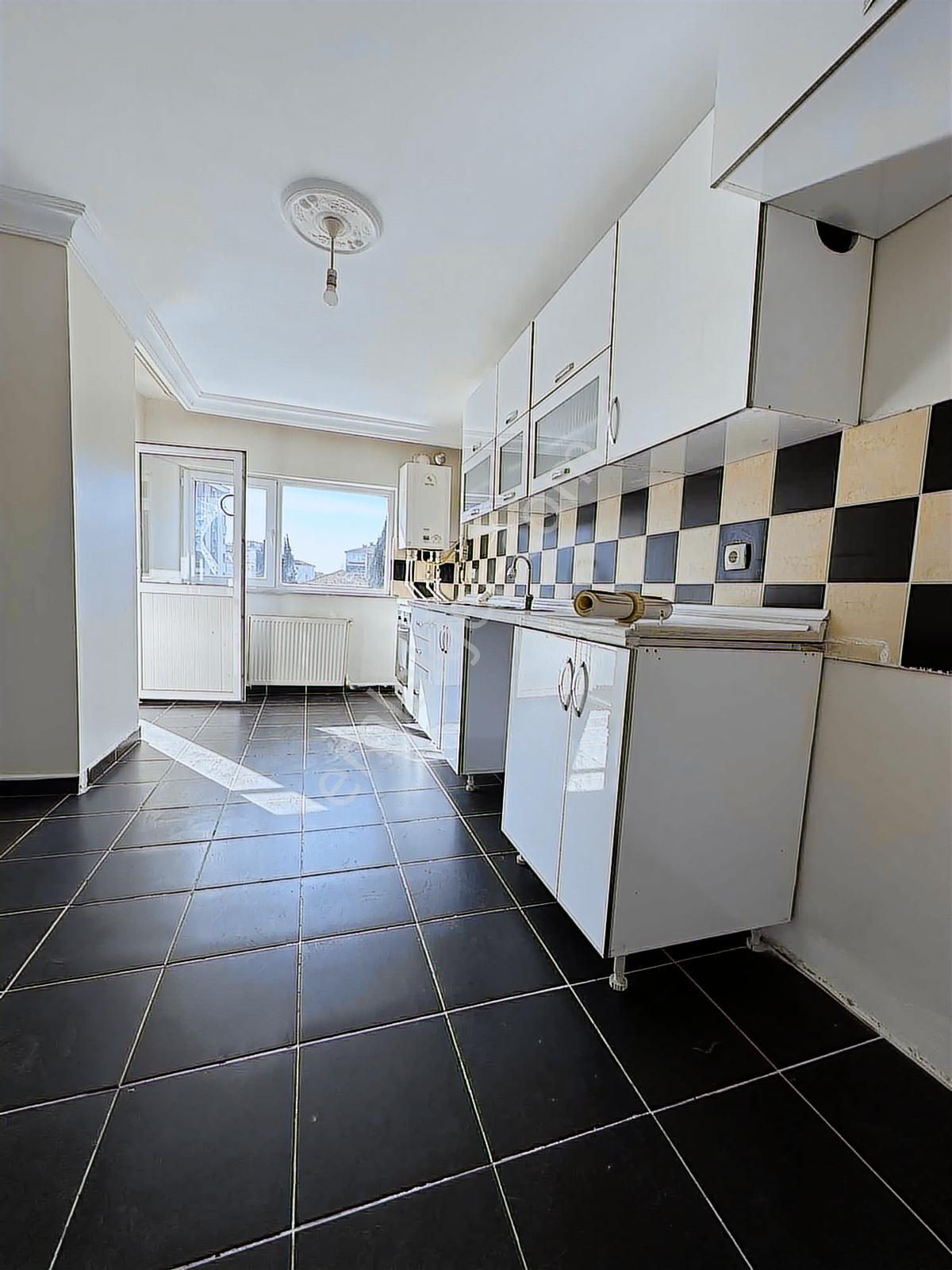 Veliköy Merkezde Kiralık 3+1 Daire - Görsel 22