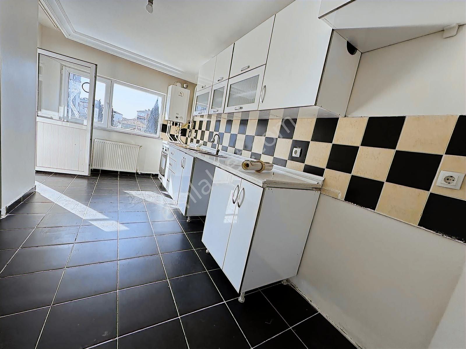 Veliköy Merkezde Kiralık 3+1 Daire - Görsel 23