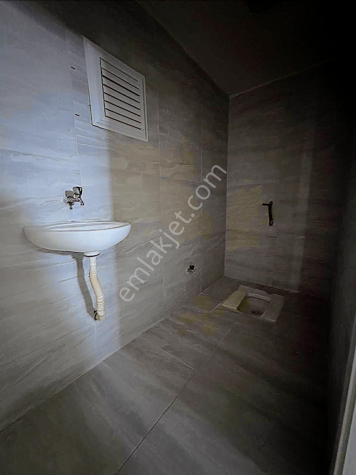 Veliköy Merkezde Kiralık 3+1 Daire - Görsel 15