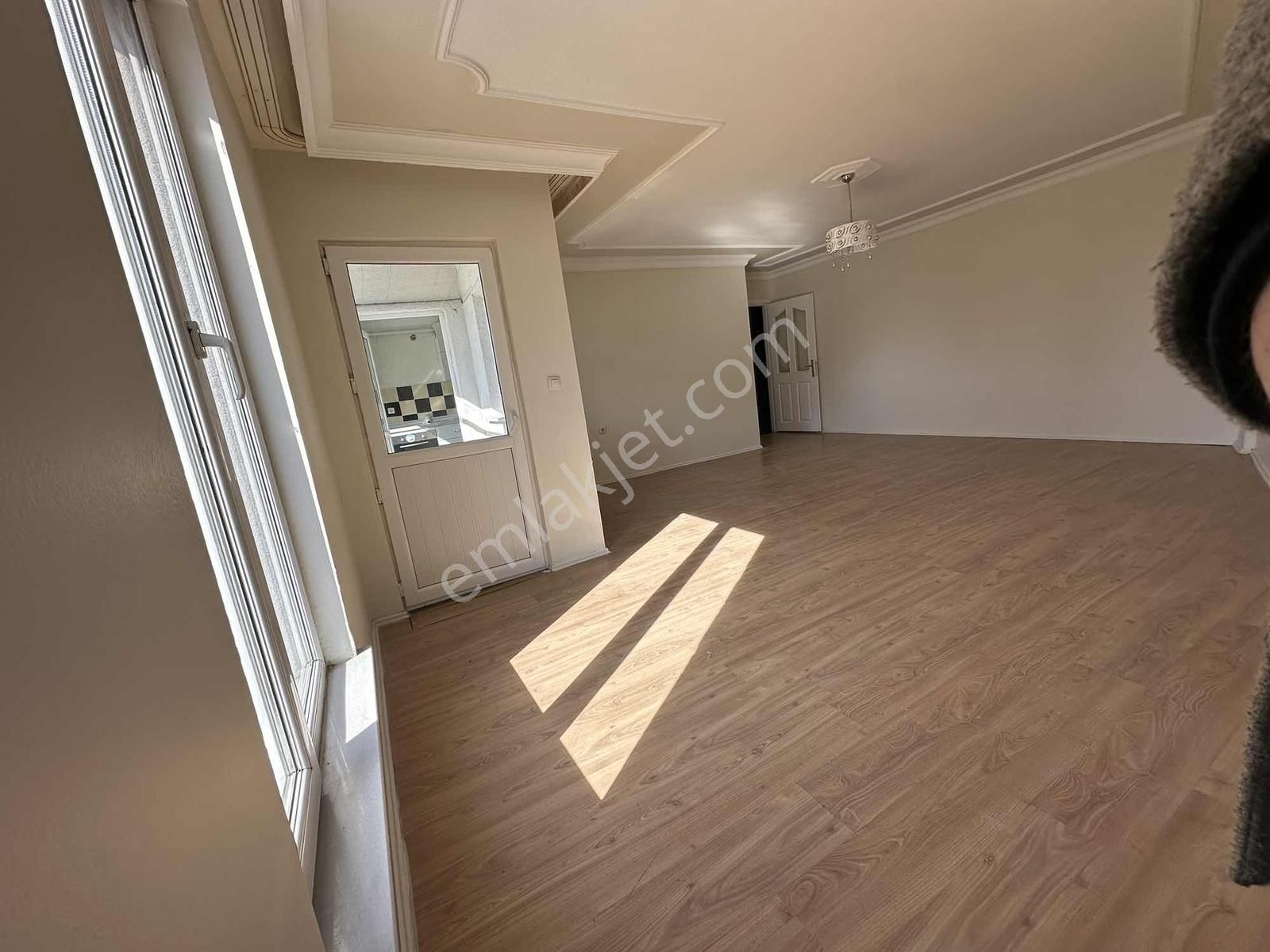 Veliköy Merkezde Kiralık 3+1 Daire - Görsel 14