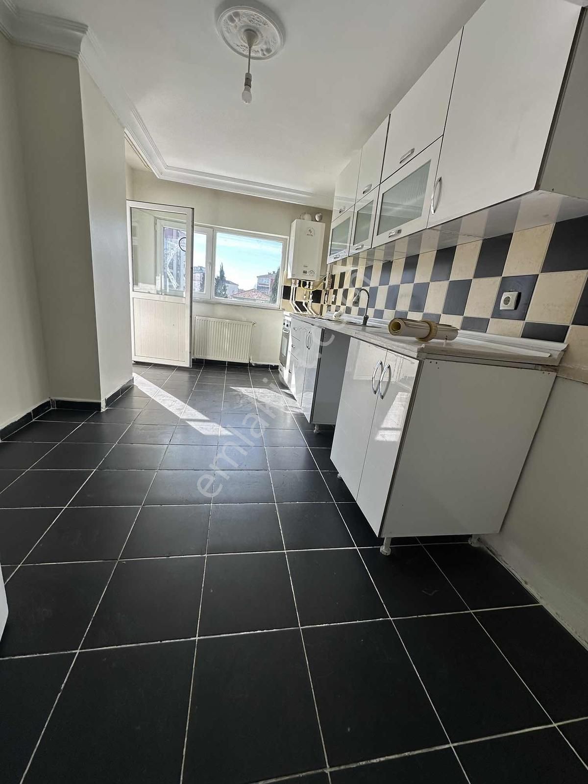 Veliköy Merkezde Kiralık 3+1 Daire - Görsel 24