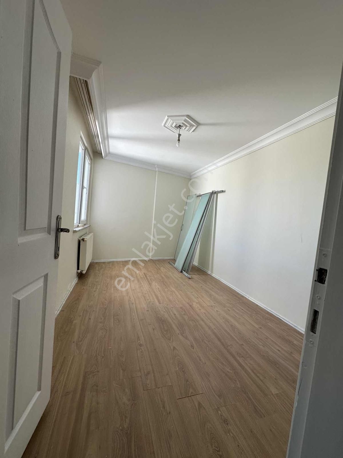 Veliköy Merkezde Kiralık 3+1 Daire - Görsel 6