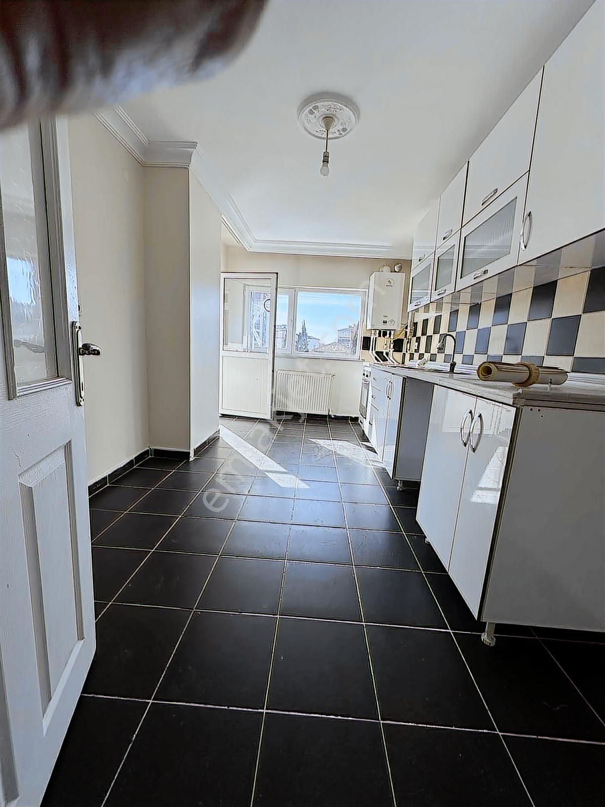 Veliköy Merkezde Kiralık 3+1 Daire - Görsel 10