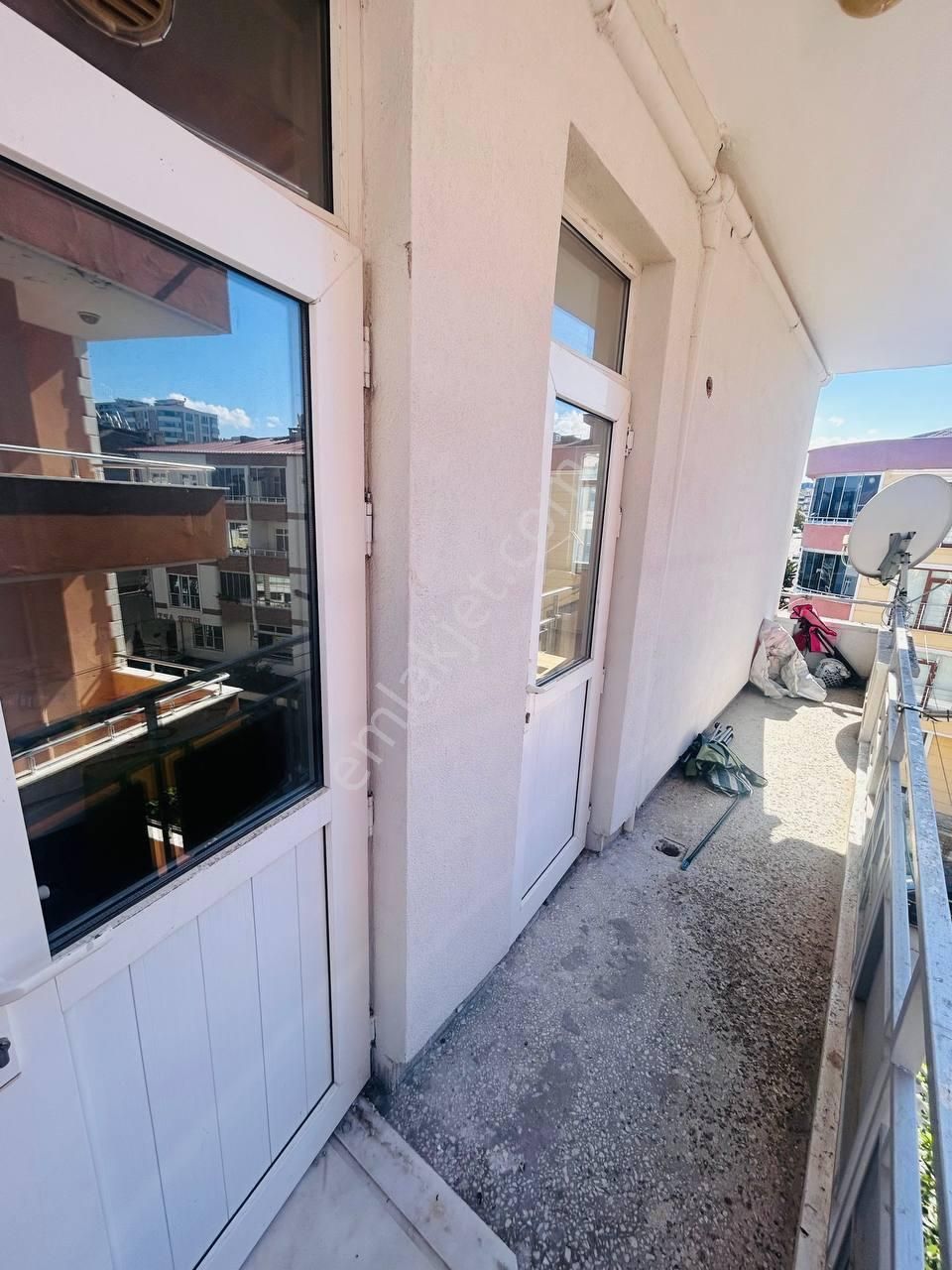 Ömürevlerinde Tramvaya 2. Binada Satılık 3+1 Daire - Görsel 6