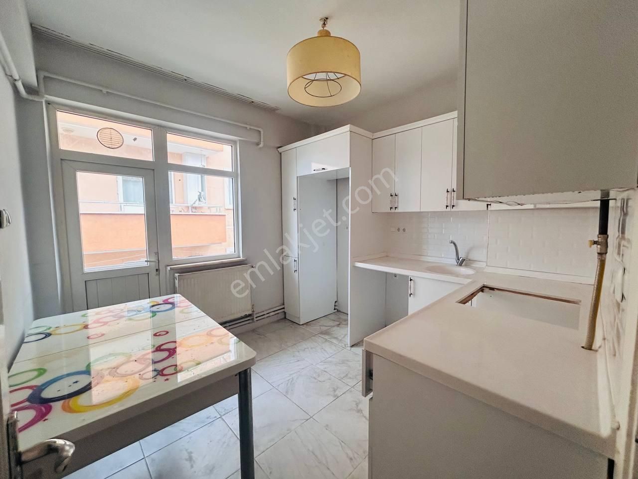 Ömürevlerinde Tramvaya 2. Binada Satılık 3+1 Daire - Görsel 4