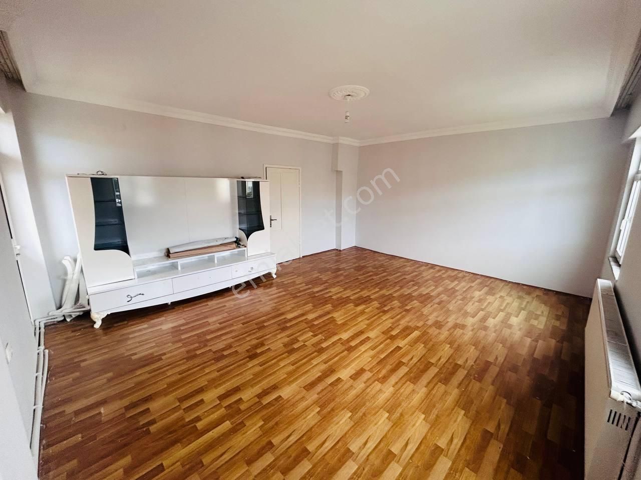 Ömürevlerinde Tramvaya 2. Binada Satılık 3+1 Daire - Görsel 9