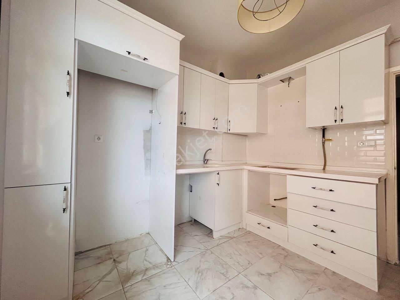 Ömürevlerinde Tramvaya 2. Binada Satılık 3+1 Daire - Görsel 2