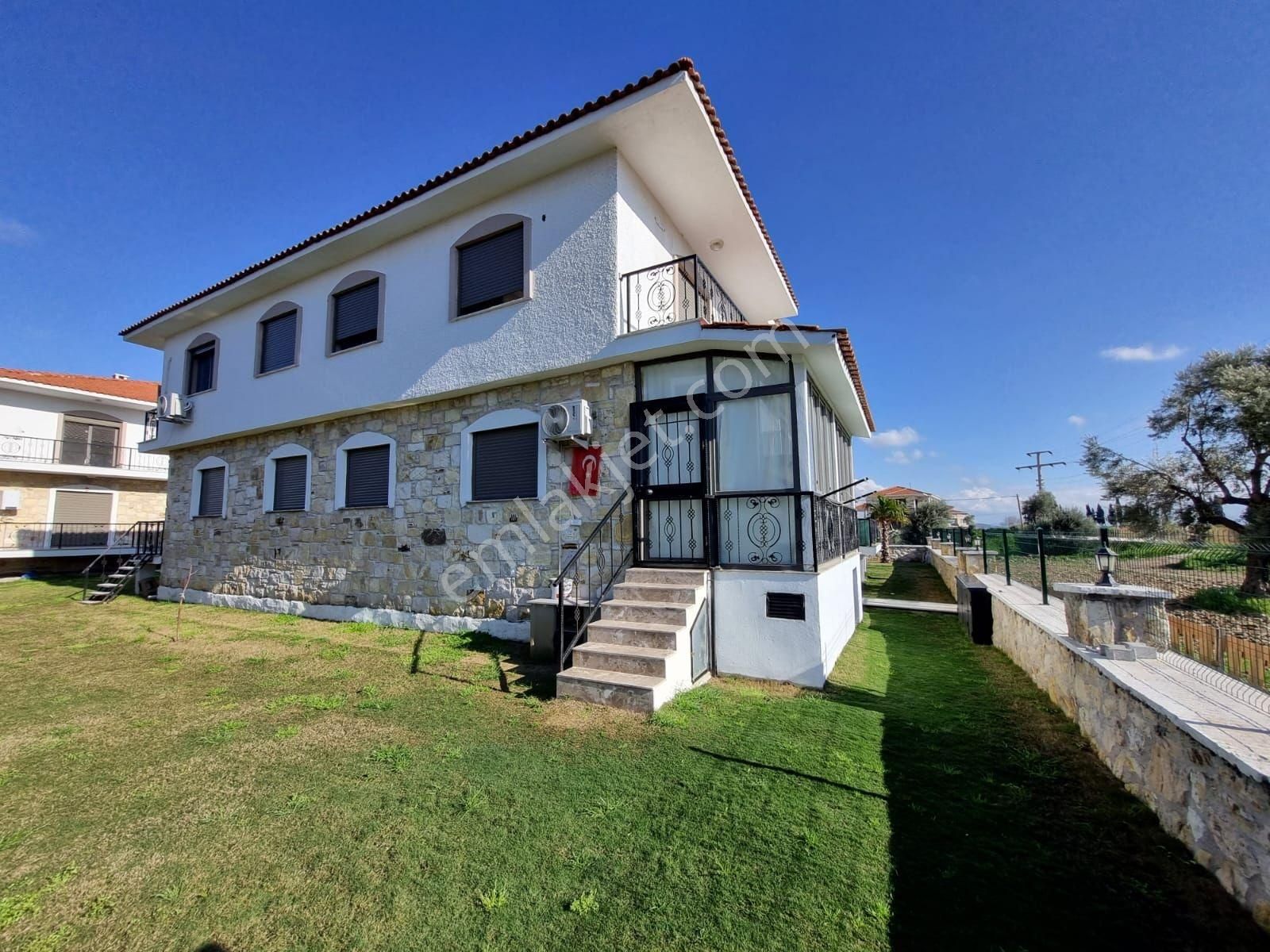 Foça Kazım Dirik Mah. Site İçerisinde Kiralık 2+1 Daire