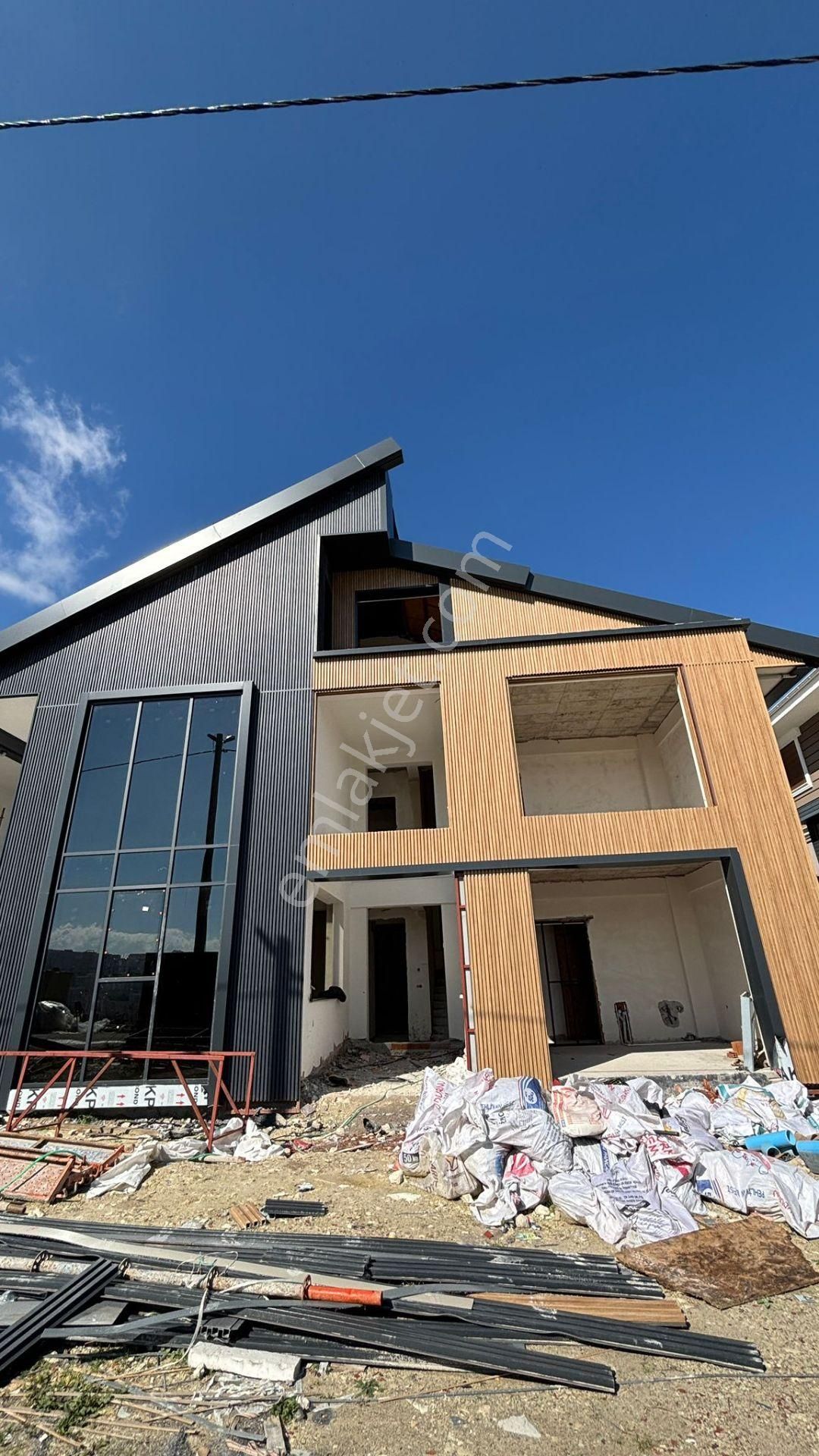 Re/max Mid'de Satılık Kuvayi Milliye'de Lüks Villa - Görsel 13