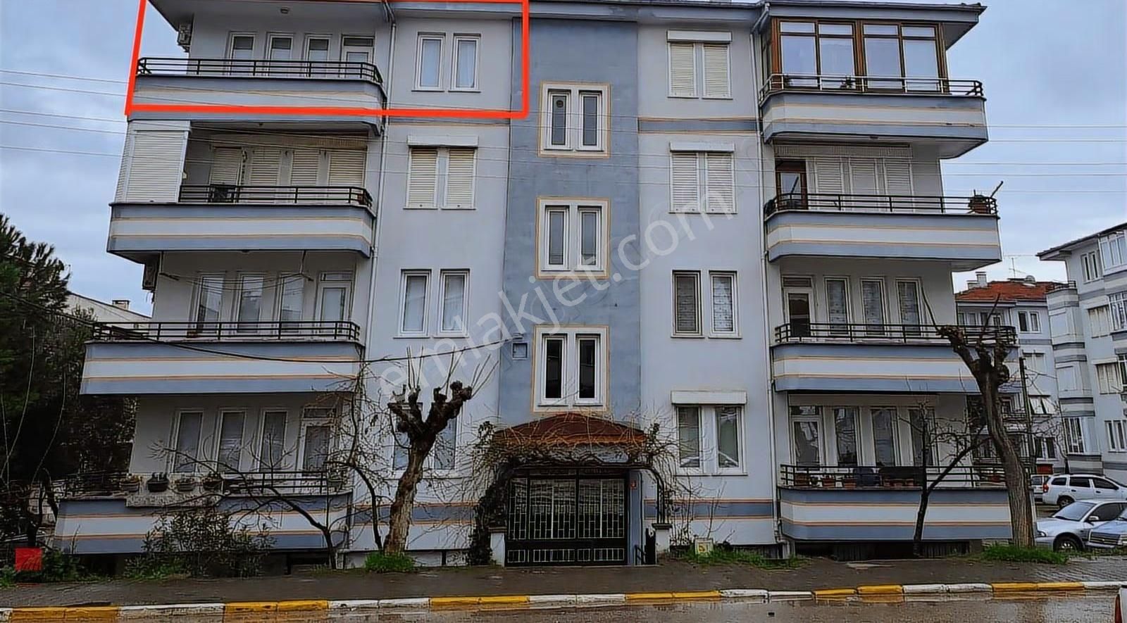 Liva'dan Çevre Yolu Cadde Üzeri Satılık Masrafsız Daire.