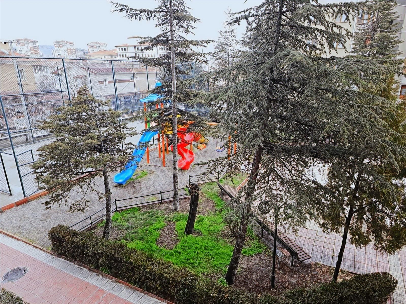 Murat Türkmen'den -fırsat- Eminevime_uygun Metro_yakını Asansörlü 1.ara_katta 3+1_daire - Görsel 35