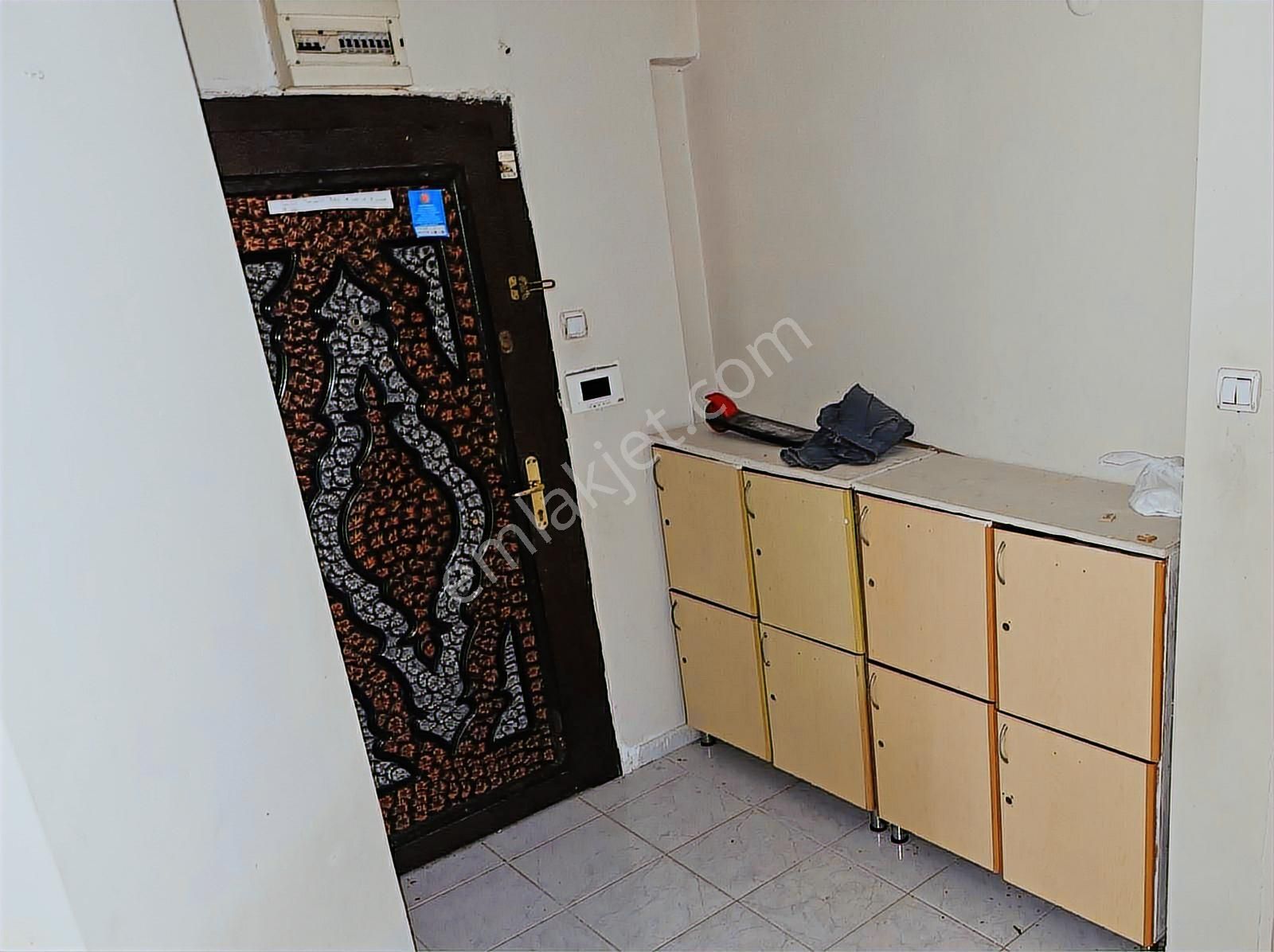Murat Türkmen'den -fırsat- Eminevime_uygun Metro_yakını Asansörlü 1.ara_katta 3+1_daire - Görsel 15