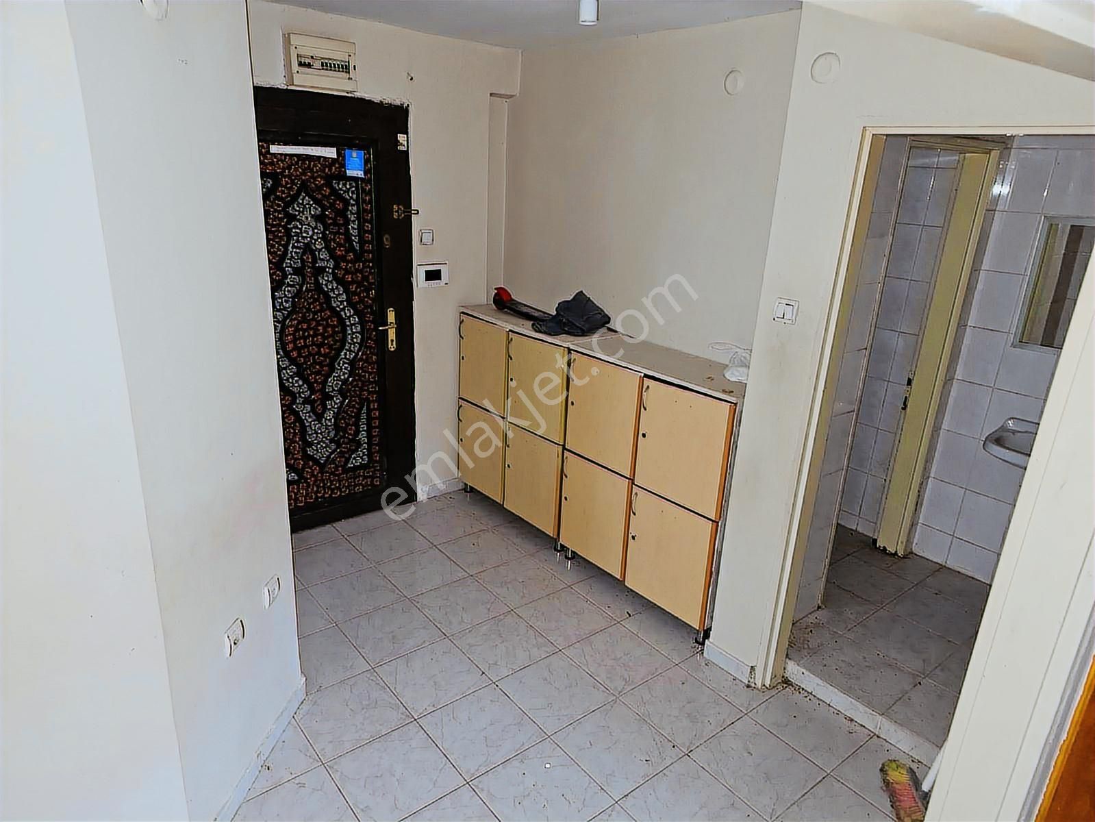 Murat Türkmen'den -fırsat- Eminevime_uygun Metro_yakını Asansörlü 1.ara_katta 3+1_daire - Görsel 5