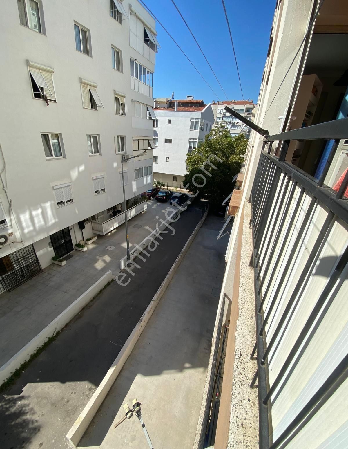 Göztepe Stadı Cepheli Ferah Ve Bakımlı Daire - Görsel 2