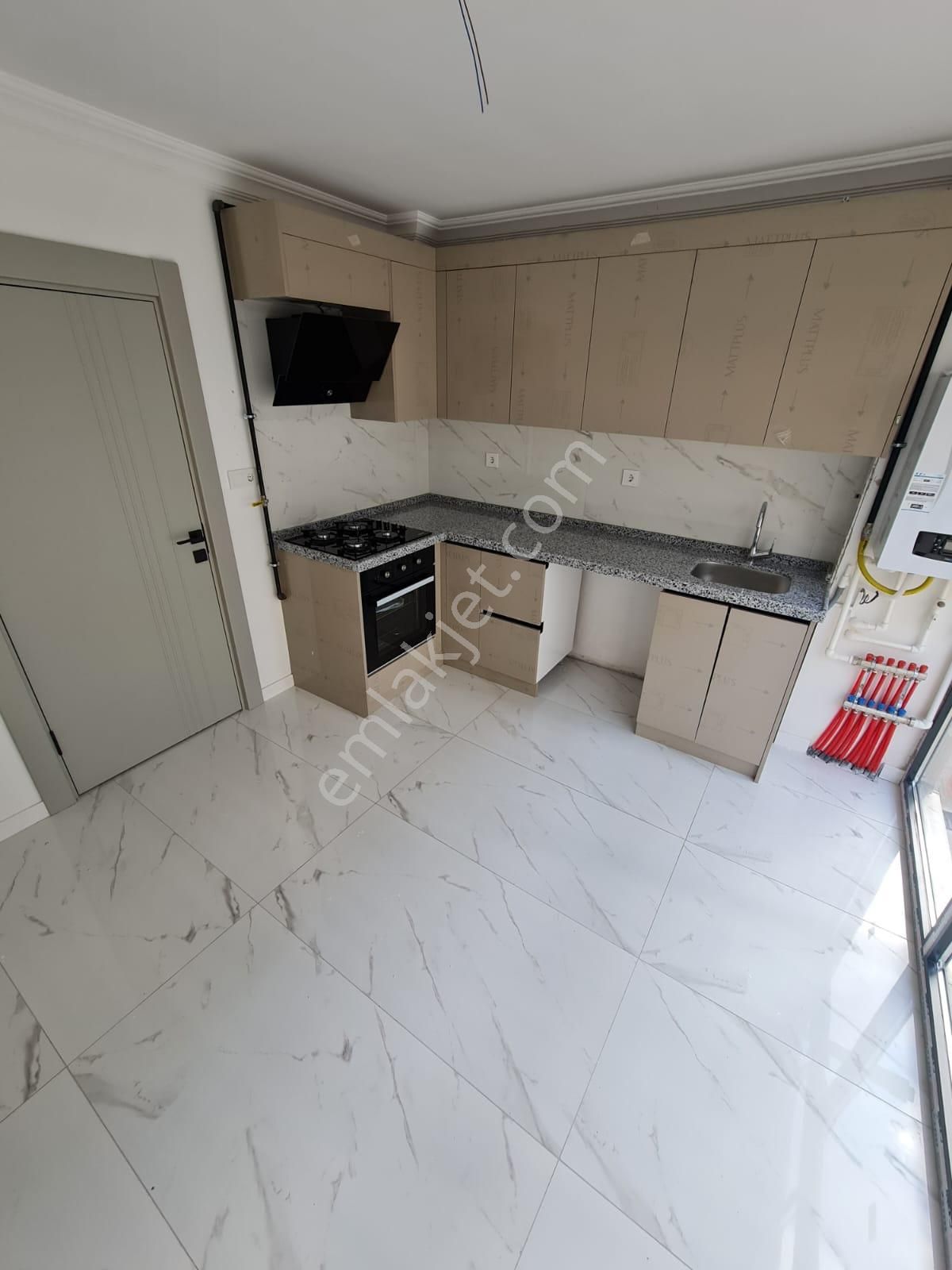 Aydınlıkevler'de Sıfır Binada 2.5 +1 Kiralık Daire-taner Emlak