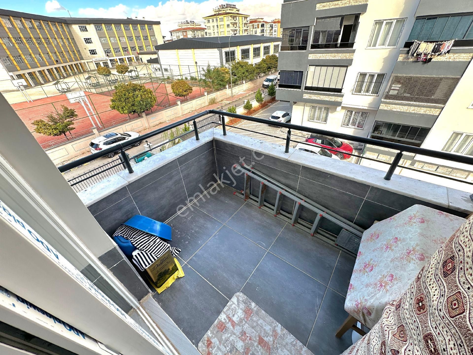 Şahintepe Düzlükte 2.5+1 Çift Balkon Ultra Lüx Daire - Görsel 12